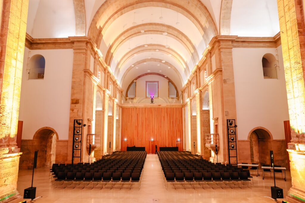 Instagram post from anaabrunhosa_. This post is in position 0.